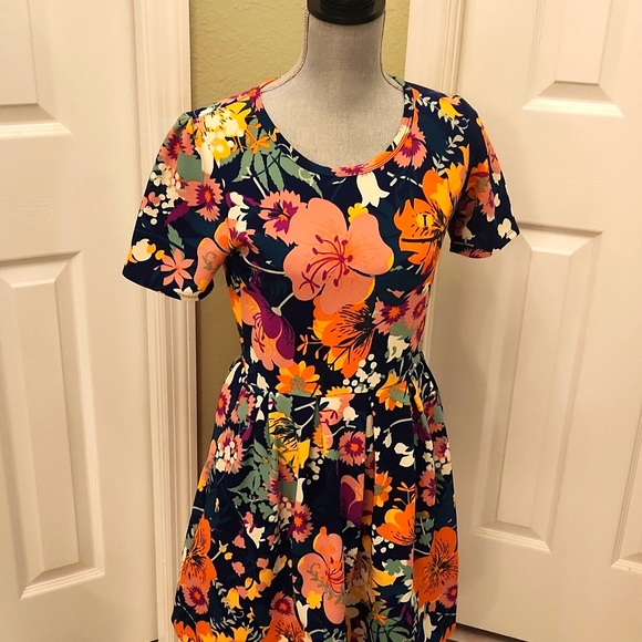 LuLaRoe Dresses & Skirts - LULAROE Fit and Flare dress Size m